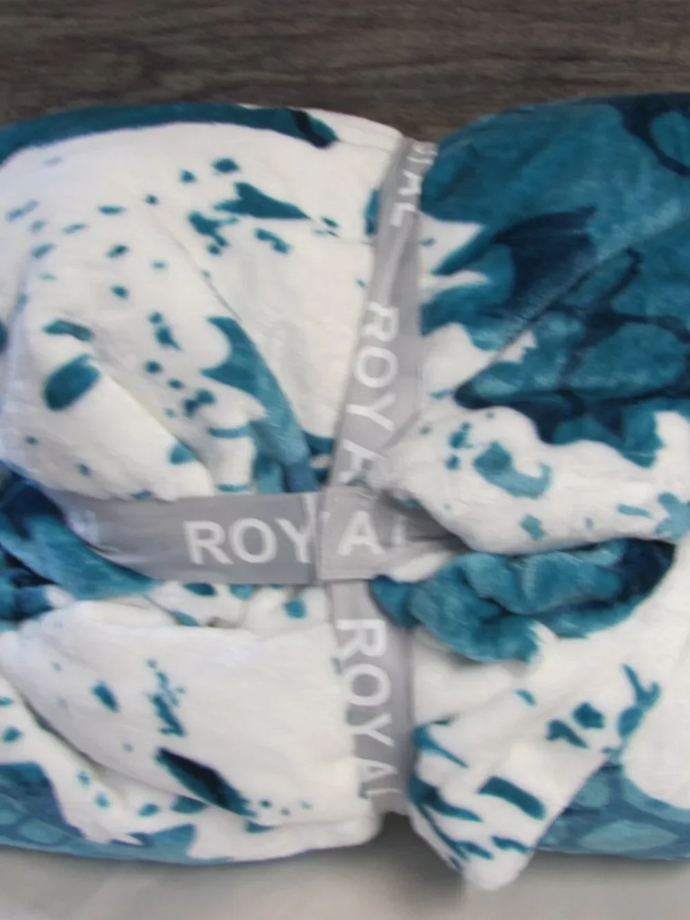 ROYAL SUPER SOFT FLANNEL KING SIZE THROW NWT royal super
